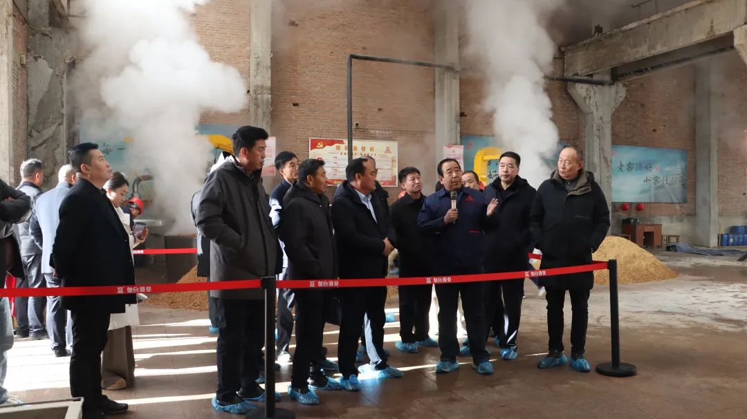 武威市工商業聯合會會員企業觀摩交流座談會在(zài)皇台酒業召開